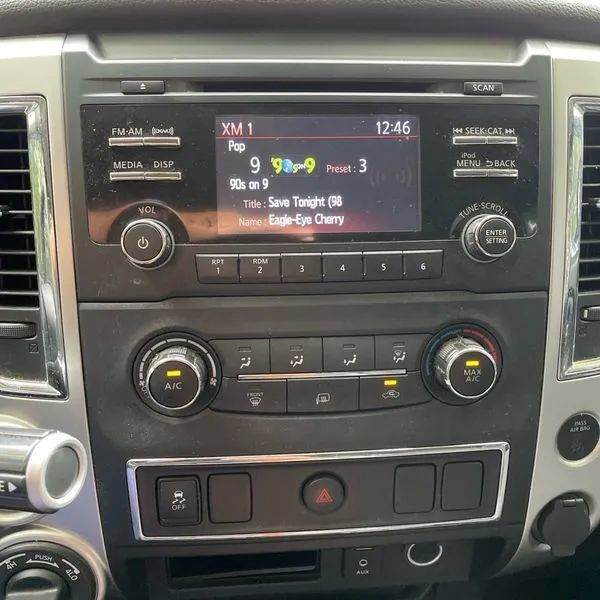 Used 2018 Nissan Titan SV AWD/4WD image 25