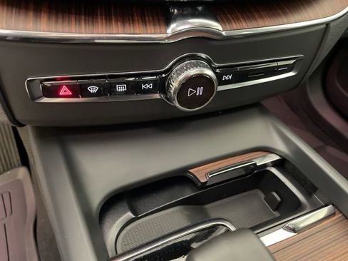Certified 2024 Volvo XC60 T8 Plus w/ Protection Package Premier image 33