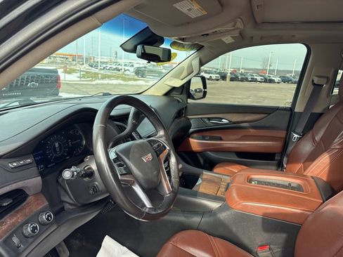 Used 2017 Cadillac Escalade ESV Luxury image 25
