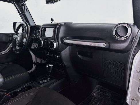 Used 2016 Jeep Wrangler Unlimited Sahara AWD/4WD image 28