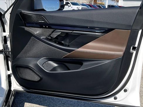 Used 2026 BMW 550e xDrive w/ Premium Package image 19