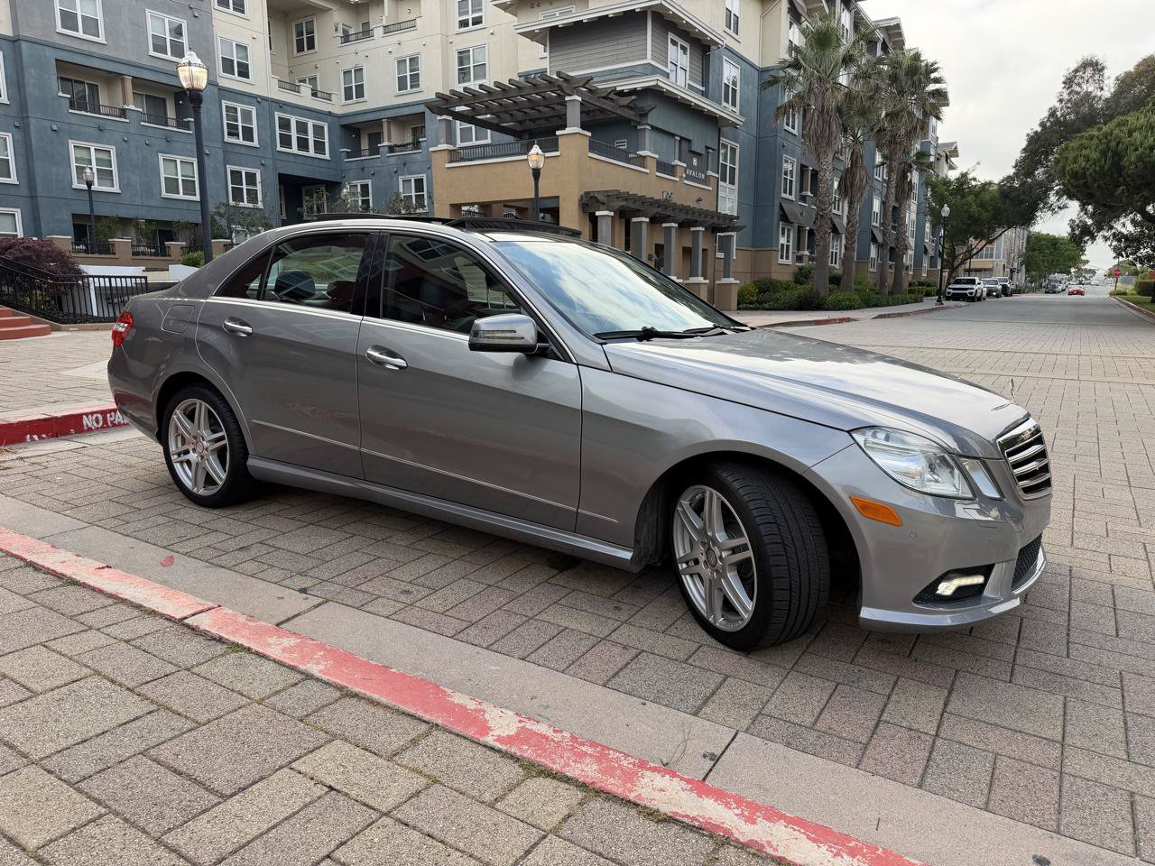 Used 2010 Mercedes-Benz E 550 Sedan image 16