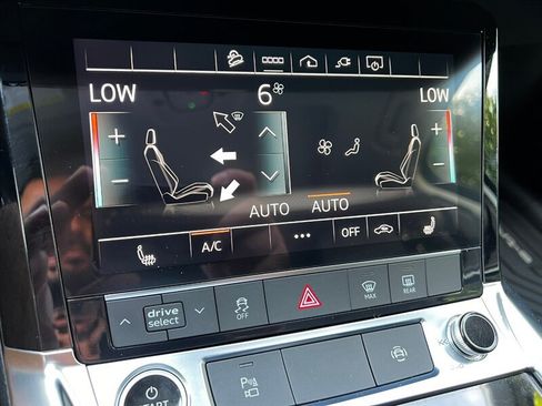 Used 2022 Audi e-tron Premium w/ Convenience Plus Package AWD/4WD image 40