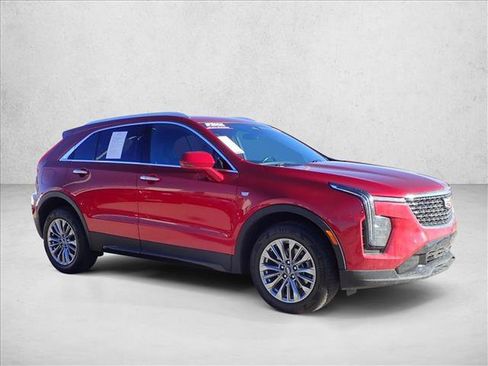 Used 2024 Cadillac XT4 Premium Luxury image 6