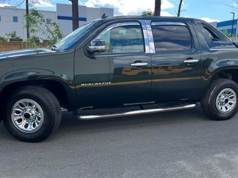 Used 2013 Chevrolet Avalanche LT RWD image 5