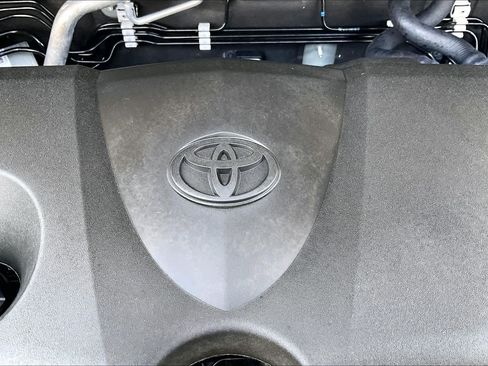 Used 2025 Toyota RAV4 XLE FWD image 33