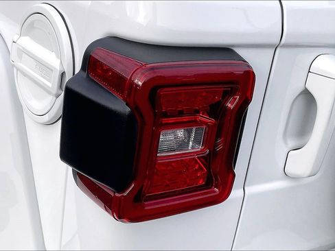 Certified 2022 Jeep Wrangler Unlimited Sahara image 28