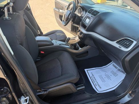 Used 2019 Dodge Journey SE FWD image 13
