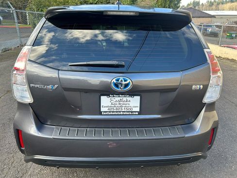 Used 2016 Toyota Prius V Four image 6