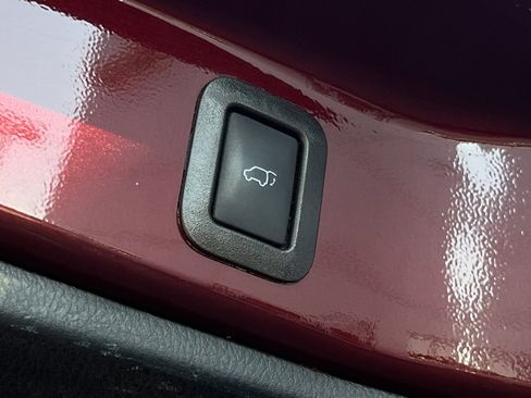 Used 2019 Toyota Highlander XLE image 14