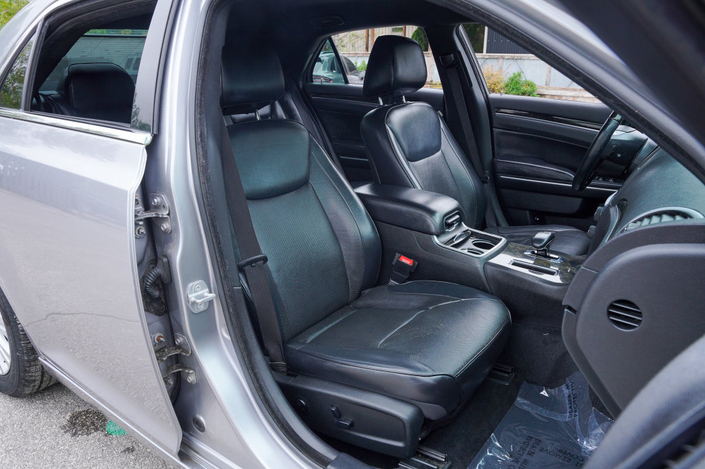 Used 2014 Chrysler 300 C AWD/4WD image 35