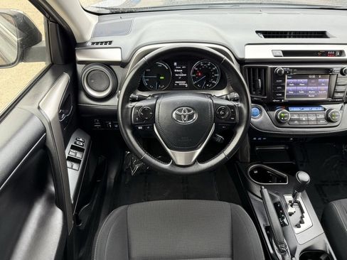 Used 2018 Toyota RAV4 XLE image 28