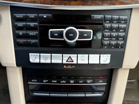Used 2014 Mercedes-Benz E 350 4MATIC Sedan image 18