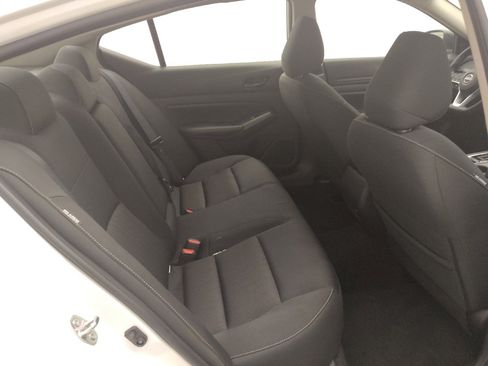 Used 2025 Nissan Altima 2.5 SV FWD image 19
