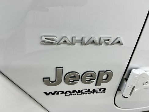 Used 2019 Jeep Wrangler Unlimited Sahara AWD/4WD image 27