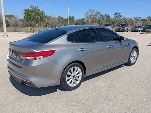 Used 2018 Kia Optima EX image 4