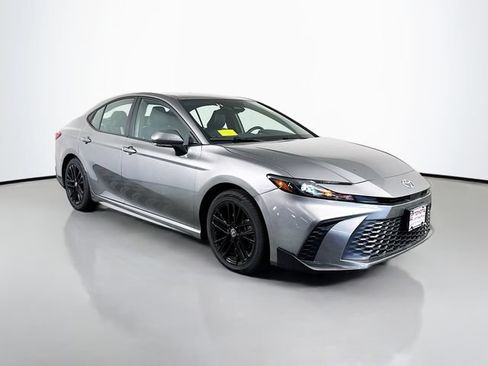 Used 2025 Toyota Camry SE FWD image 8