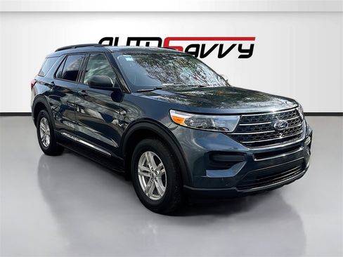 Used 2023 Ford Explorer XLT image 1
