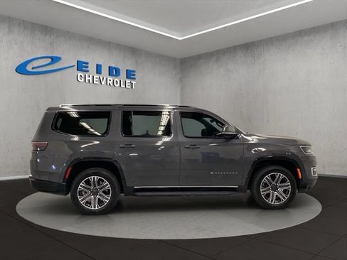 Used 2022 Jeep Wagoneer Series III AWD/4WD image 15