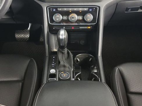 Used 2023 Volkswagen Atlas Cross Sport SE image 18