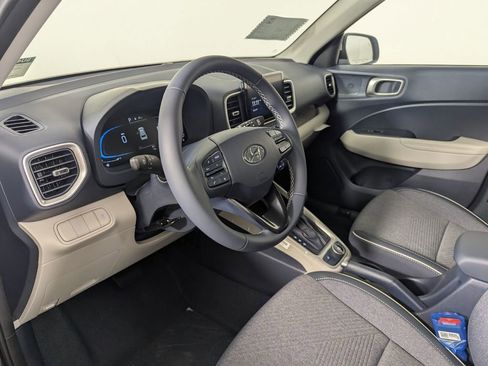 Certified 2025 Hyundai Venue Limited FWD image 13