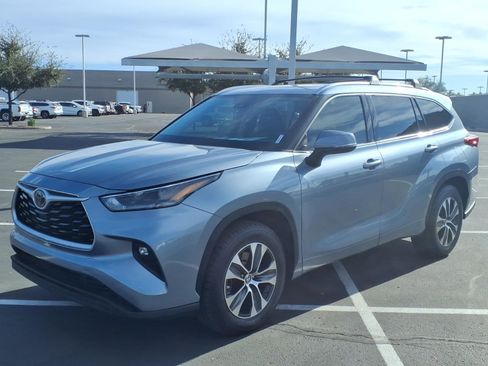 Used 2021 Toyota Highlander XLE image 12