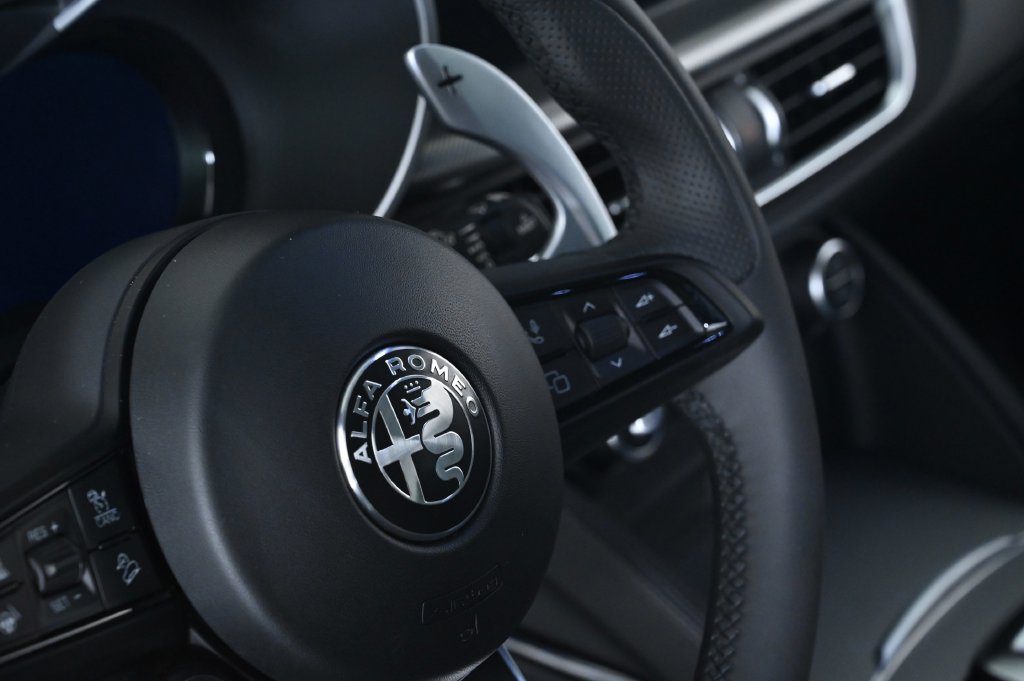 New 2025 Alfa Romeo Stelvio Sprint w/ Convenience Package AWD/4WD image 19