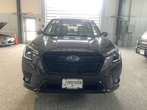 Used 2024 Subaru Forester Premium image 3