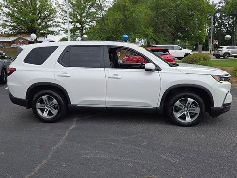 Used 2025 Honda Pilot EX-L image 17