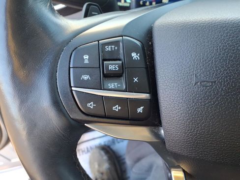 Used 2020 Ford Explorer Platinum w/ Premium Technology Package image 16