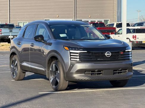 New 2026 Nissan Kicks SR FWD image 2