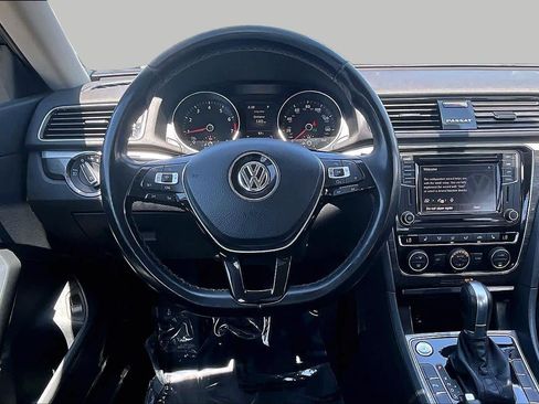 Used 2018 Volkswagen Passat 2.0T SE FWD image 5