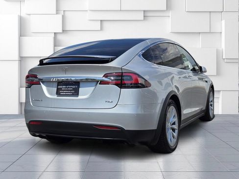 Used 2018 Tesla Model X 75D AWD/4WD image 7