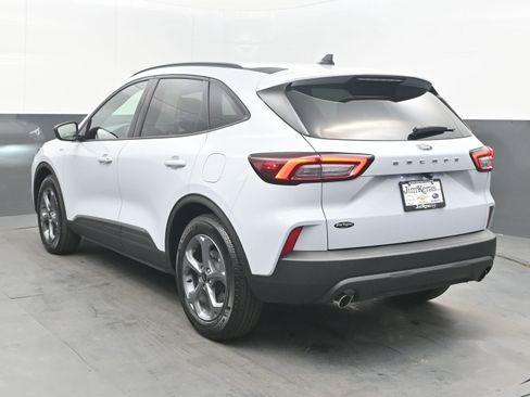 Used 2025 Ford Escape ST-Line FWD image 6