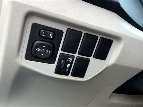 Used 2015 Toyota Prius Four FWD image 32