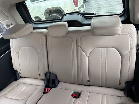 Used 2024 Ford Expedition Limited image 30