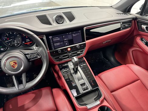 Certified 2026 Porsche Macan AWD/4WD image 19