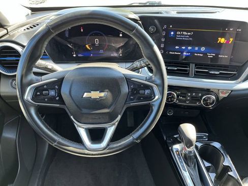Used 2024 Chevrolet Trax LT w/ Driver Confidence Package FWD image 13