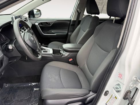 Used 2024 Toyota RAV4 LE image 10