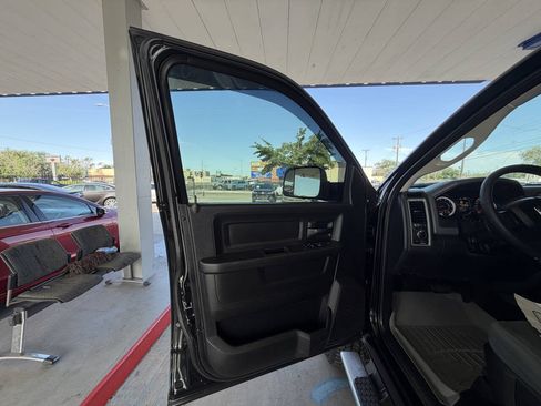 Used 2017 RAM 2500 Tradesman w/ Chrome Appearance Group AWD/4WD image 10