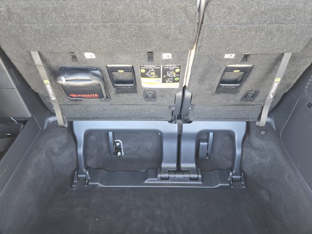 Used 2026 Toyota Sienna XLE FWD image 34