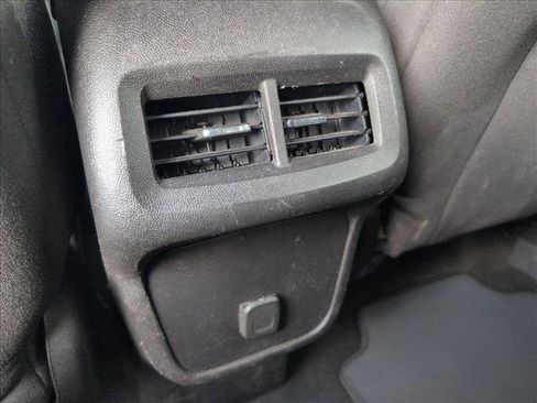 Used 2018 Chevrolet Equinox LT image 16