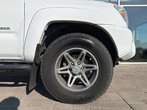 Used 2014 Toyota Tacoma 4x4 Double Cab w/ SR5 Package image 8