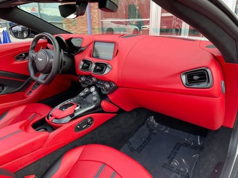 Used 2021 Aston Martin V8 Vantage Roadster image 30