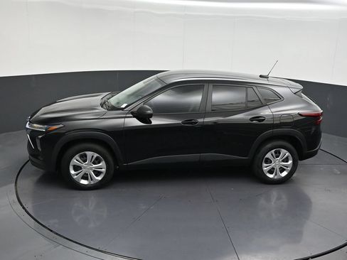 Used 2024 Chevrolet Trax LS FWD image 19