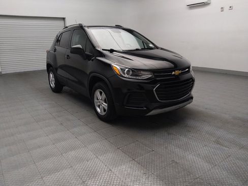 Used 2021 Chevrolet Trax LT w/ LT Convenience Package AWD/4WD image 13