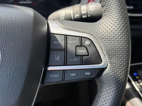 Used 2025 Toyota Sienna Limited AWD/4WD image 23