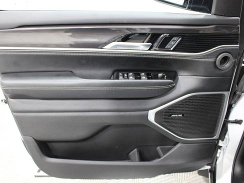 Used 2024 Jeep Wagoneer 4WD image 6
