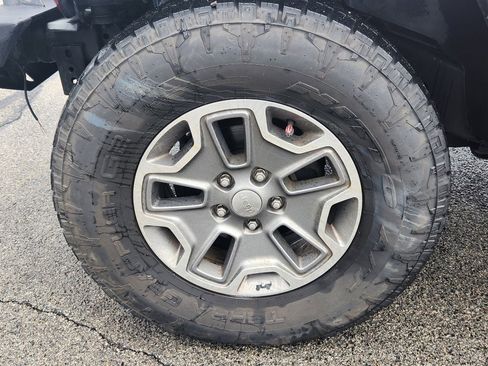 Used 2013 Jeep Wrangler Unlimited Rubicon w/ Connectivity Group AWD/4WD image 9