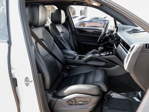 Used 2022 Porsche Cayenne image 38
